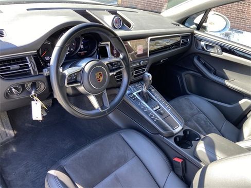 Used 2021 Porsche Macan image 22