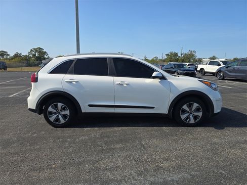 Used 2019 Kia Niro LX image 3