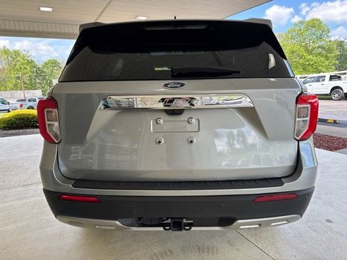 Used 2024 Ford Explorer XLT AWD/4WD image 5