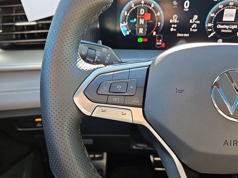 New 2026 Volkswagen Tiguan SE R-Line image 17