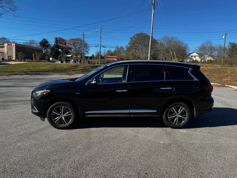 Used 2019 INFINITI QX60 Luxe w/ Essential Package image 3