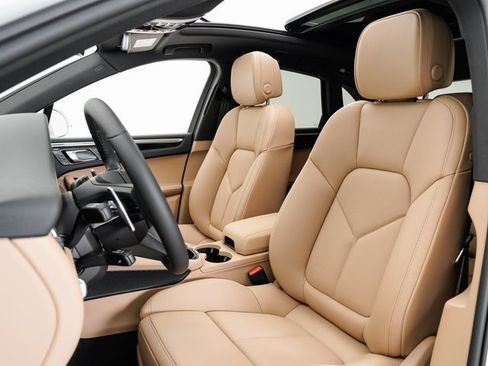 New 2025 Porsche Macan image 5