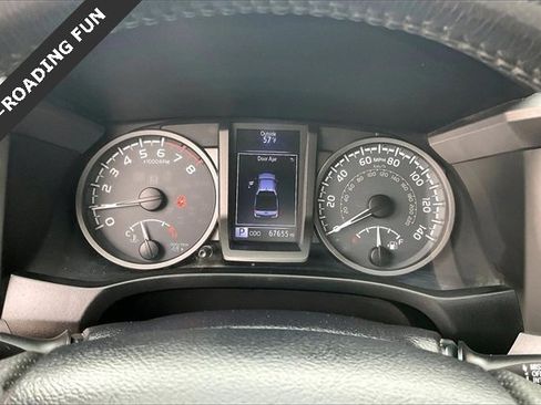 Used 2017 Toyota Tacoma TRD Sport image 20