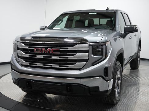 New 2026 GMC Sierra 1500 SLE image 3