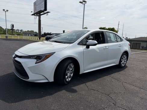 Used 2026 Toyota Corolla LE FWD image 3