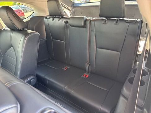 Used 2021 Toyota Highlander XLE AWD/4WD image 17