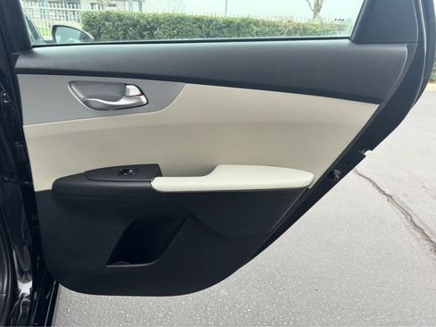 Used 2023 Kia Forte LXS image 21