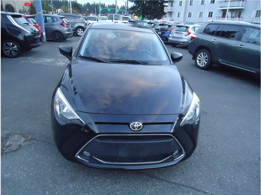 Used 2019 Toyota Yaris LE FWD image 2