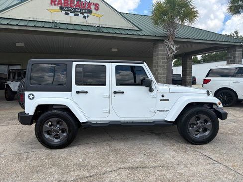 Used 2017 Jeep Wrangler Unlimited Sport AWD/4WD image 3