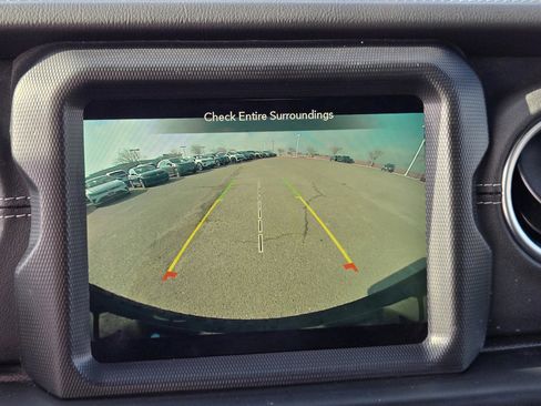 Used 2022 Jeep Wrangler Unlimited Sahara w/ Cold Weather Group image 20