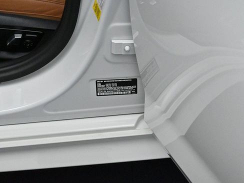 Used 2023 BMW 540i w/ M Sport Package image 36