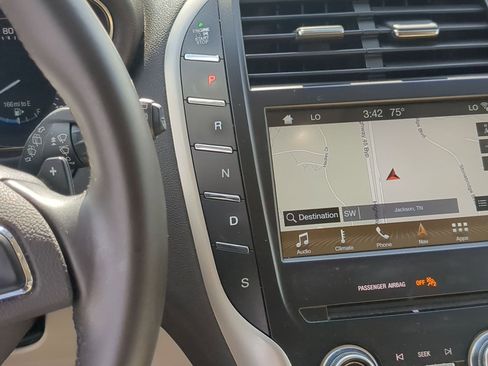 Used 2018 Lincoln MKC Select w/ Select Plus Package AWD/4WD image 18