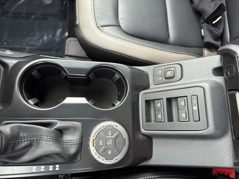 New 2025 Ford Bronco Outer Banks w/ Black Appearance Package image 29