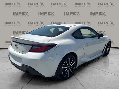Used 2023 Toyota GR86 RWD image 5