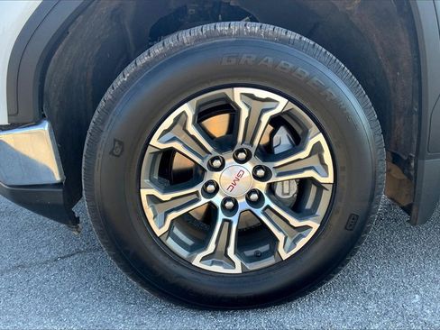 Used 2024 GMC Sierra 1500 SLT image 12