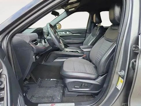 Used 2025 Ford Explorer ST-Line image 9