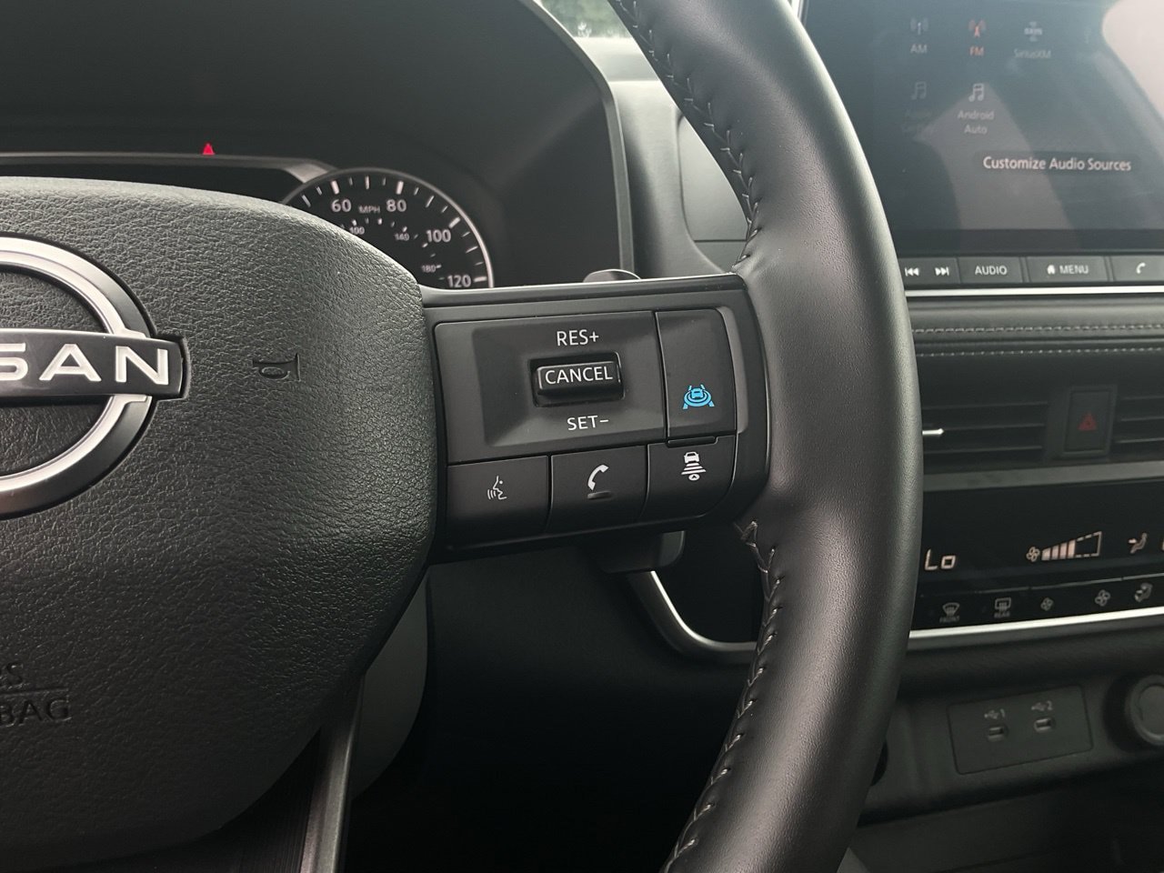Used 2025 Nissan Rogue SV FWD image 34