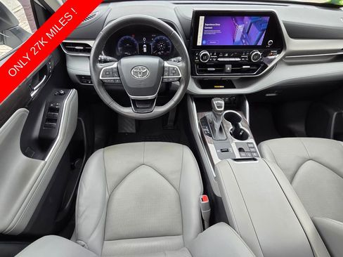 Used 2023 Toyota Highlander Limited FWD image 6