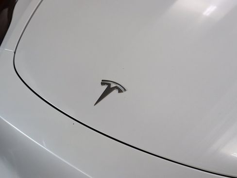 Used 2023 Tesla Model Y Long Range image 16