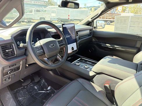 Used 2024 Ford Expedition Limited image 16