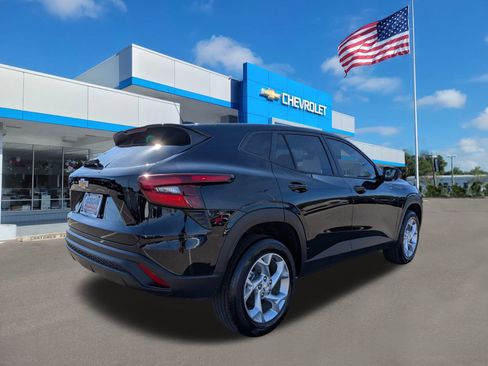 Used 2024 Chevrolet Trax LS w/ LS Convenience Package image 4