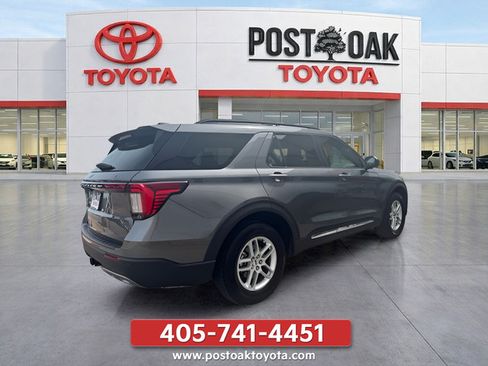 Used 2025 Ford Explorer Active w/ Active Comfort Package RWD image 7