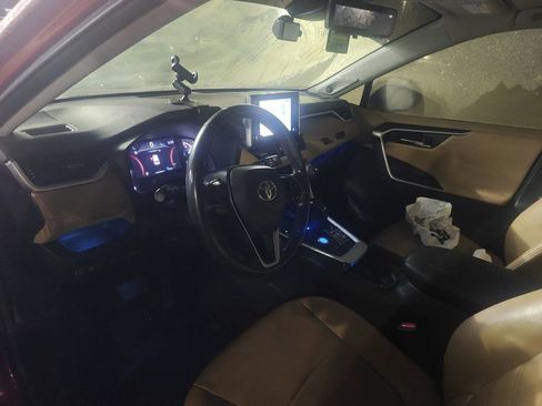 Used 2019 Toyota RAV4 Limited image 7