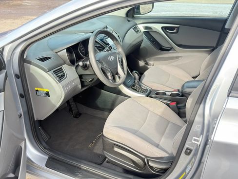 Used 2015 Hyundai Elantra SE w/ Option Group 02 FWD image 8