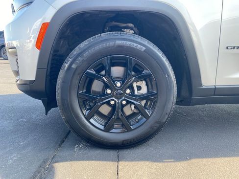 Used 2024 Jeep Grand Cherokee L Altitude image 16