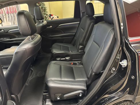 Used 2019 Toyota Highlander Limited Platinum image 31