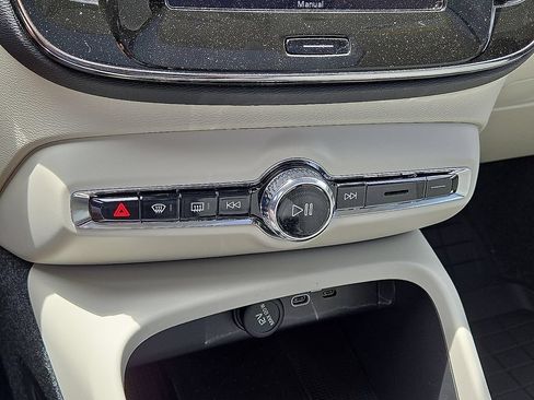 New 2026 Volvo XC40 B5 Plus w/ Protection Package Premier AWD/4WD image 28
