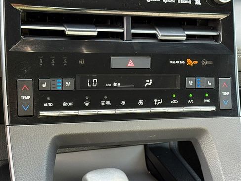 Used 2019 Toyota Avalon Limited image 26