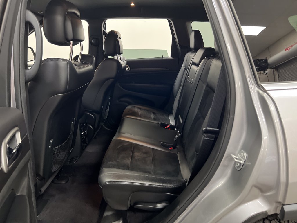 Used 2018 Jeep Grand Cherokee Laredo RWD image 25