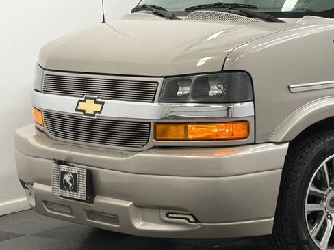 Used 2021 Chevrolet Express 2500 LS w/ Enhanced Convenience Package RWD image 2
