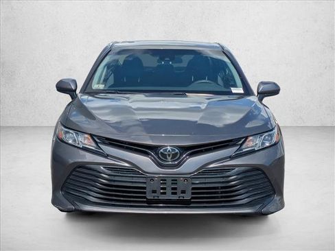 Used 2018 Toyota Camry FWD image 2