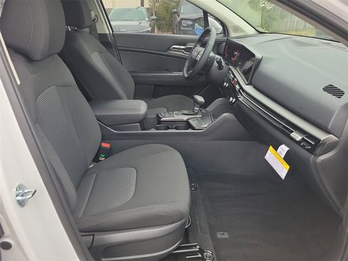 New 2026 Kia Sportage LX image 7