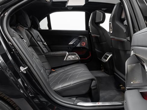 Used 2023 BMW 760i xDrive image 22