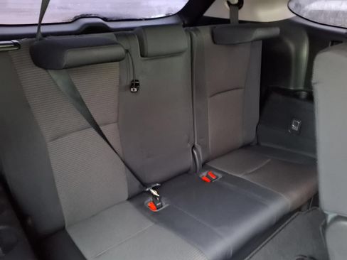 Used 2022 Toyota Highlander L FWD image 19