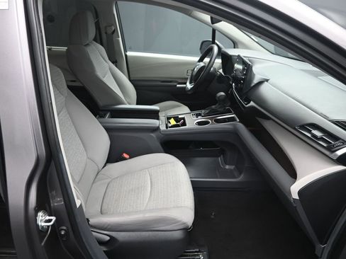 Used 2024 Toyota Sienna LE image 36