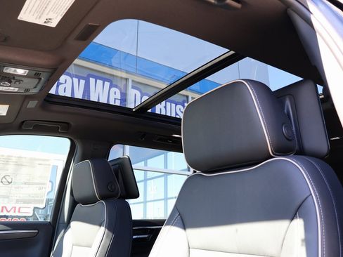 New 2025 Chevrolet Suburban Premier image 25