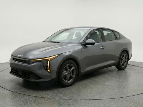 Used 2025 Kia K4 LXS image 3