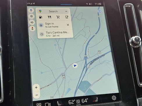 Certified 2025 Volvo XC40 B5 Core image 17