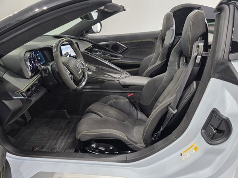 Used 2023 Chevrolet Corvette Z06 w/ Z07 Performance Package RWD image 6