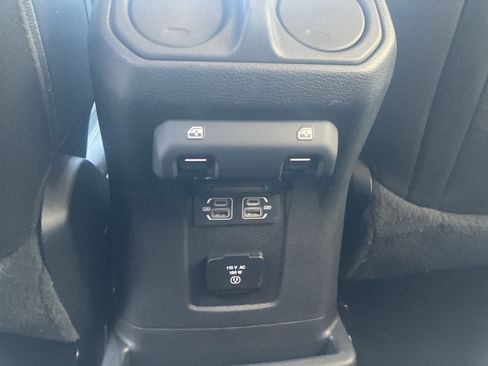 Used 2021 Jeep Wrangler Unlimited Sahara w/ Cold Weather Group AWD/4WD image 15