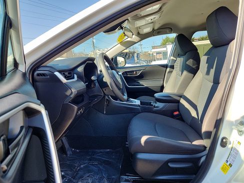 Used 2023 Toyota RAV4 LE image 13