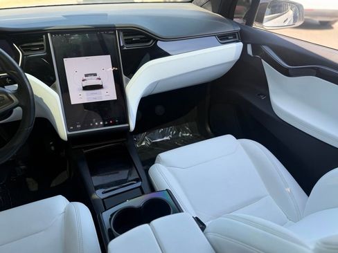 Used 2018 Tesla Model X 100D image 45