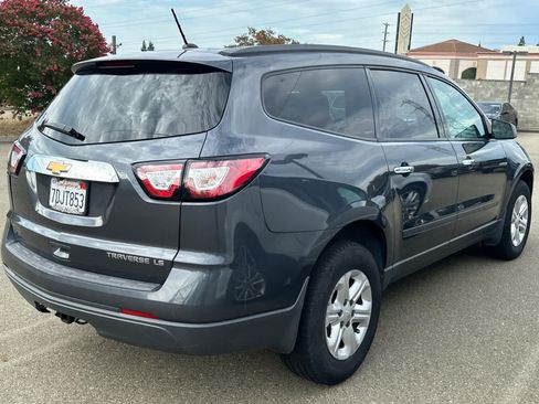 Used 2014 Chevrolet Traverse LS FWD image 2