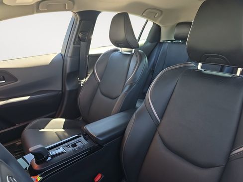 Certified 2025 Toyota Prius XLE image 9