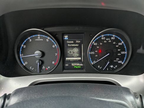 Used 2018 Toyota RAV4 XLE FWD image 6