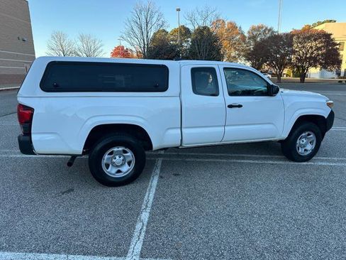 Used 2018 Toyota Tacoma SR image 30